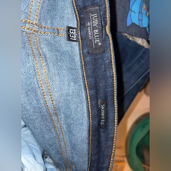 Dark wash Judy blue jeans - Picture 3 of 6